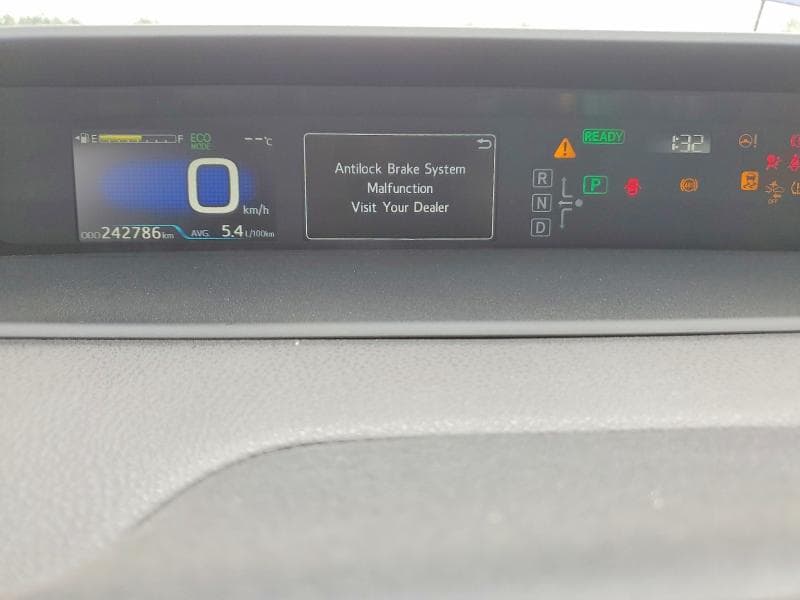 2018 TOYOTA PRIUS ONE 9