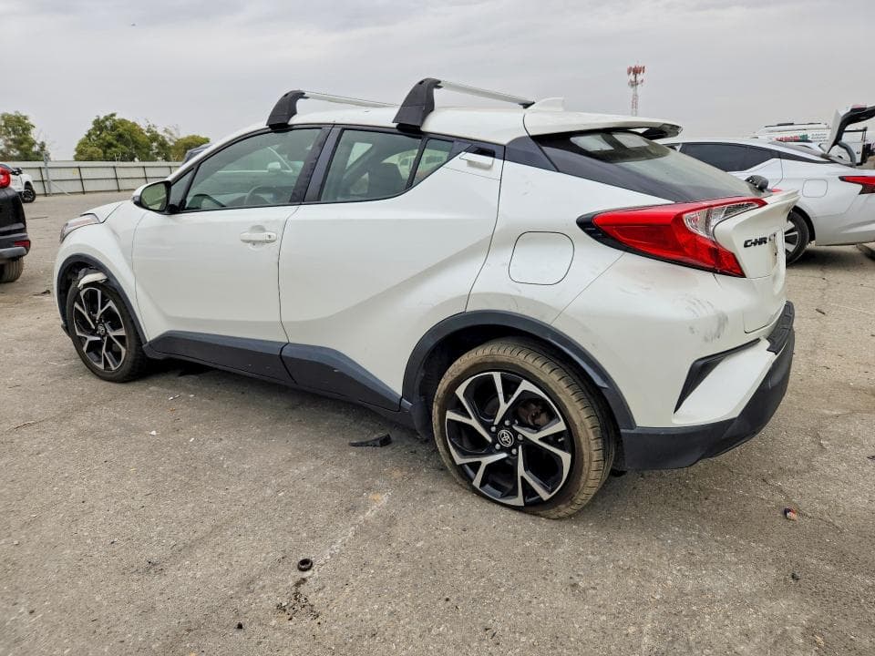 2021 TOYOTA C-HR XLE 2