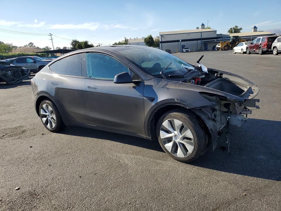 2024 TESLA MODEL Y 4
