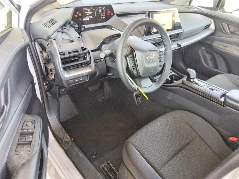 2025 TOYOTA PRIUS LE 8