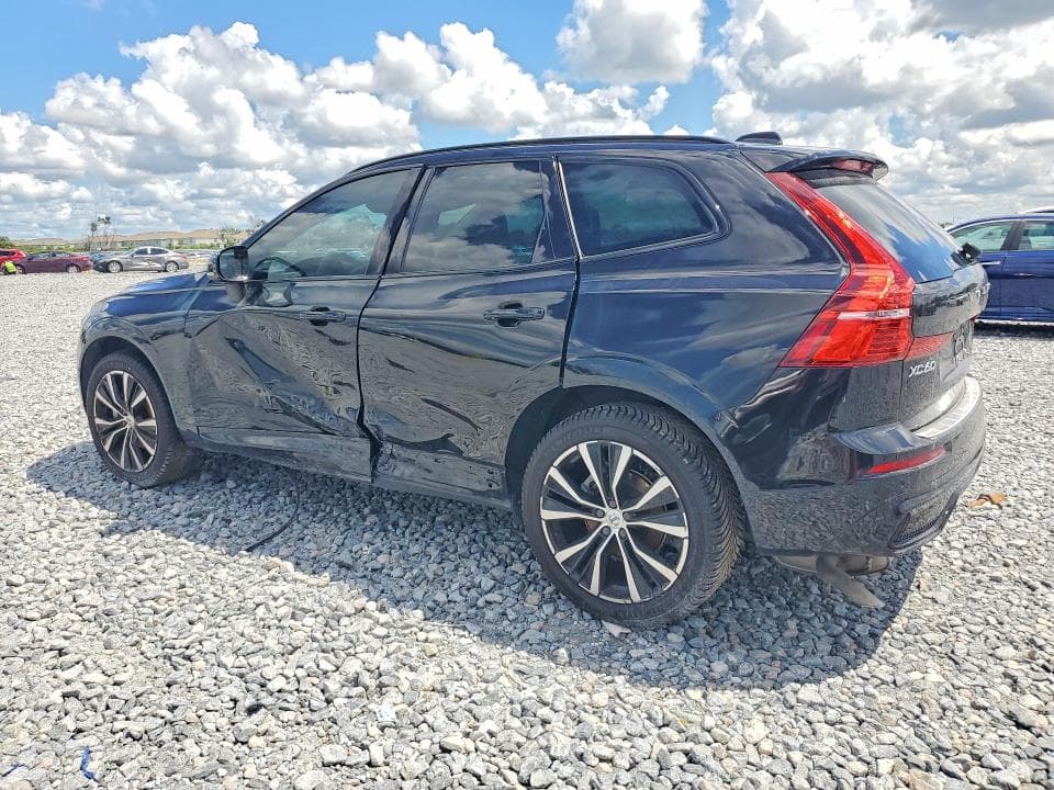 2023 VOLVO XC60 PLUS 2