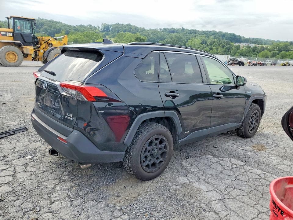 2020 TOYOTA RAV4 HYBRID XLE 3