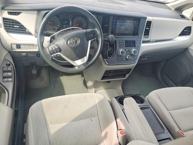 2017 TOYOTA SIENNA LE 8