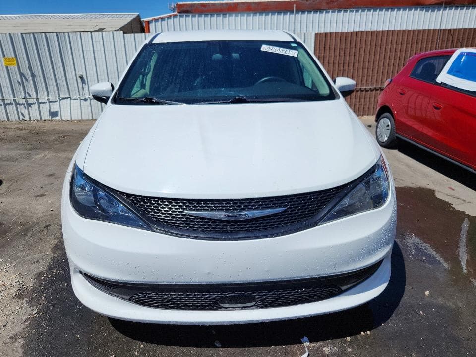2022 CHRYSLER VOYAGER LX 5