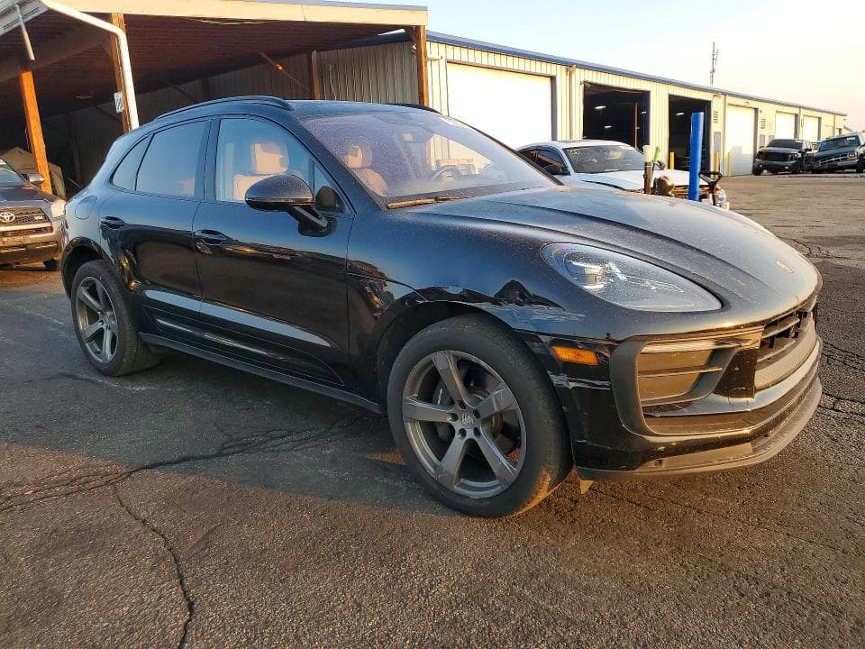 2024 PORSCHE MACAN BASE 4