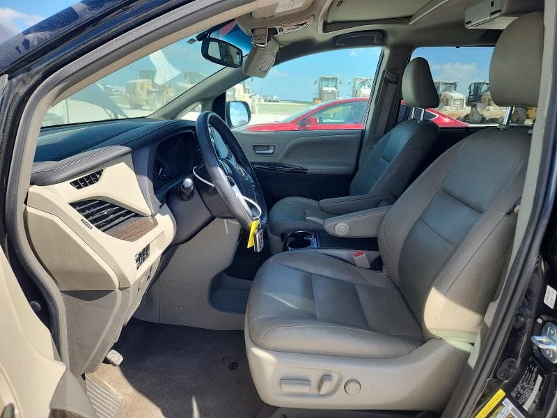 2017 TOYOTA SIENNA XLE 8-PASSENGER 7