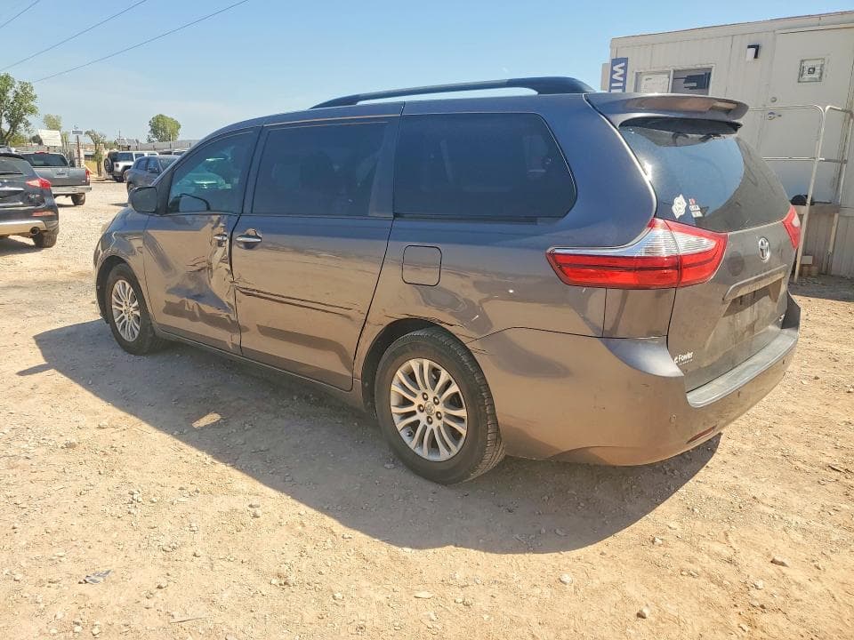 2017 TOYOTA SIENNA XLE 8-PASSENGER 2