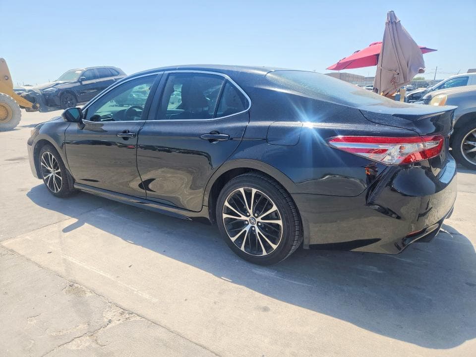 2018 TOYOTA CAMRY SE 2