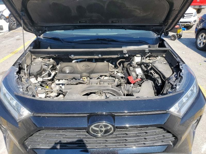 2021 TOYOTA RAV4 XLE 12