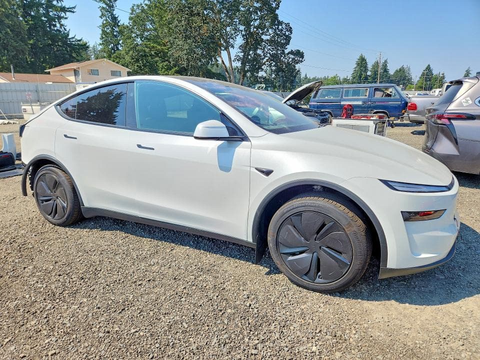 2026 TESLA MODEL Y 4