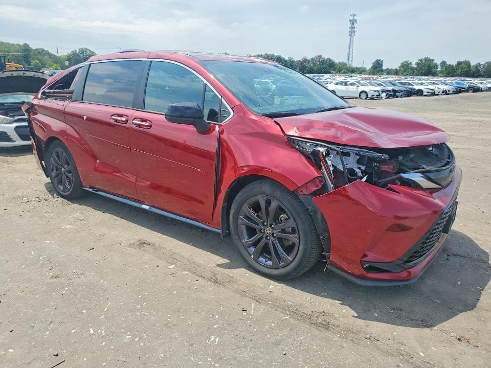 2022 TOYOTA SIENNA XSE 4