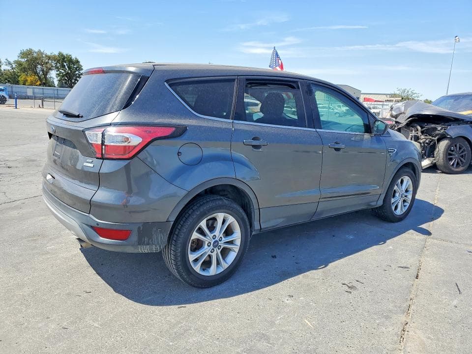 2017 FORD ESCAPE SE 3