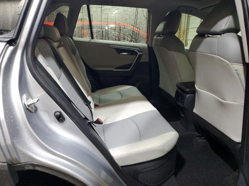2019 TOYOTA RAV4 LIMITED 11