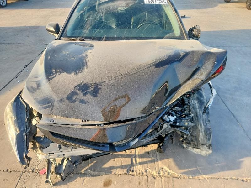2019 TOYOTA CAMRY SE 11
