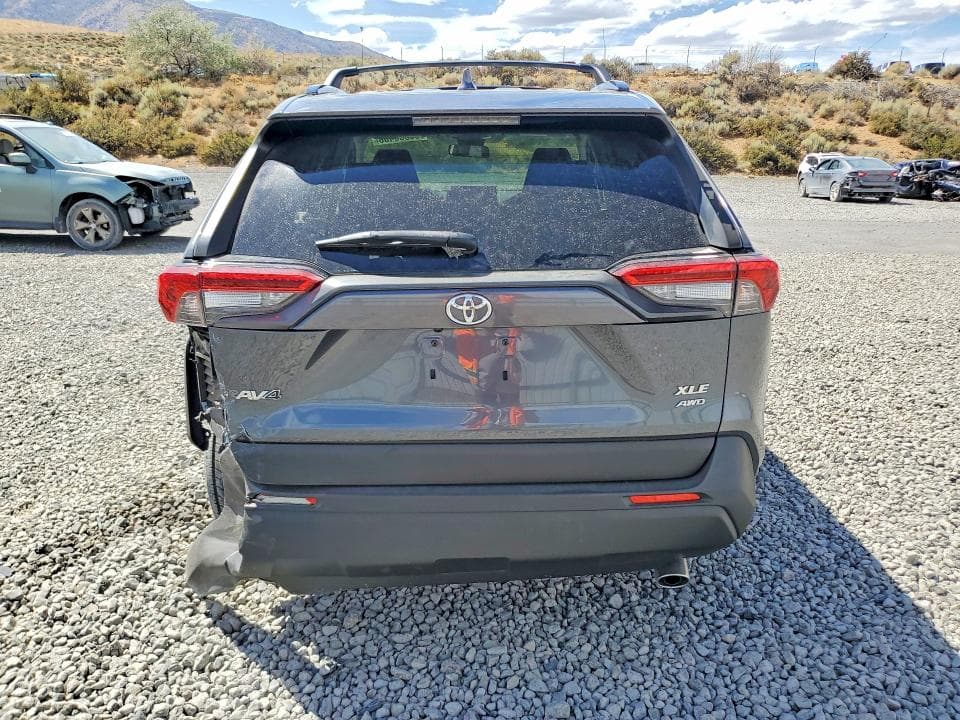 2019 TOYOTA RAV4 XLE 6