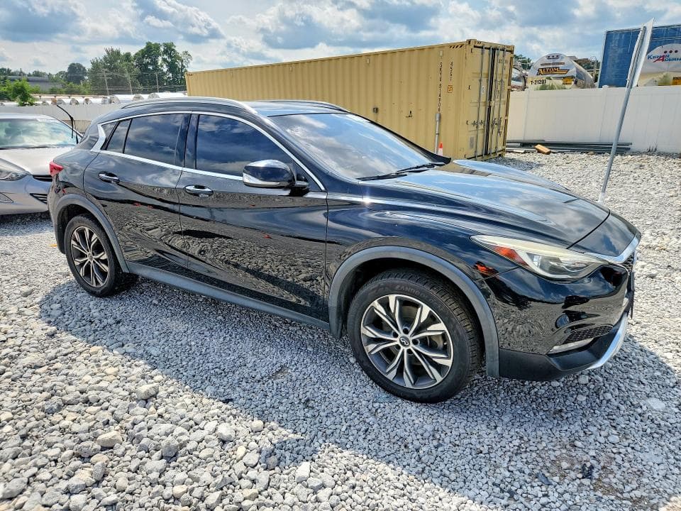 2017 INFINITI QX30 PREMIUM 4
