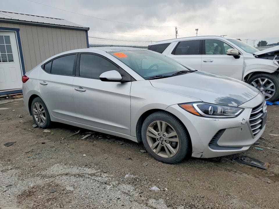 2017 HYUNDAI ELANTRA SE 4