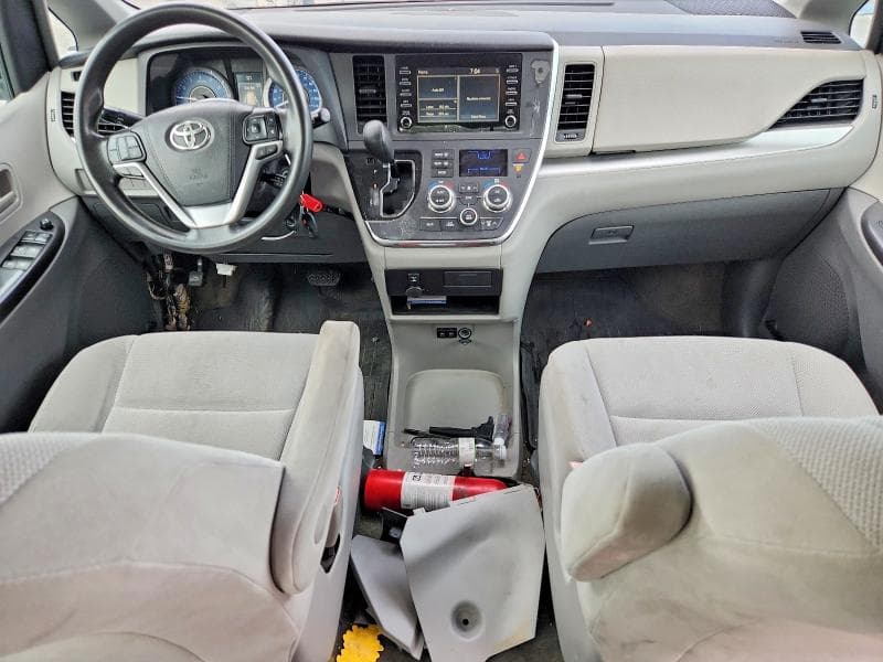 2018 TOYOTA SIENNA L 8