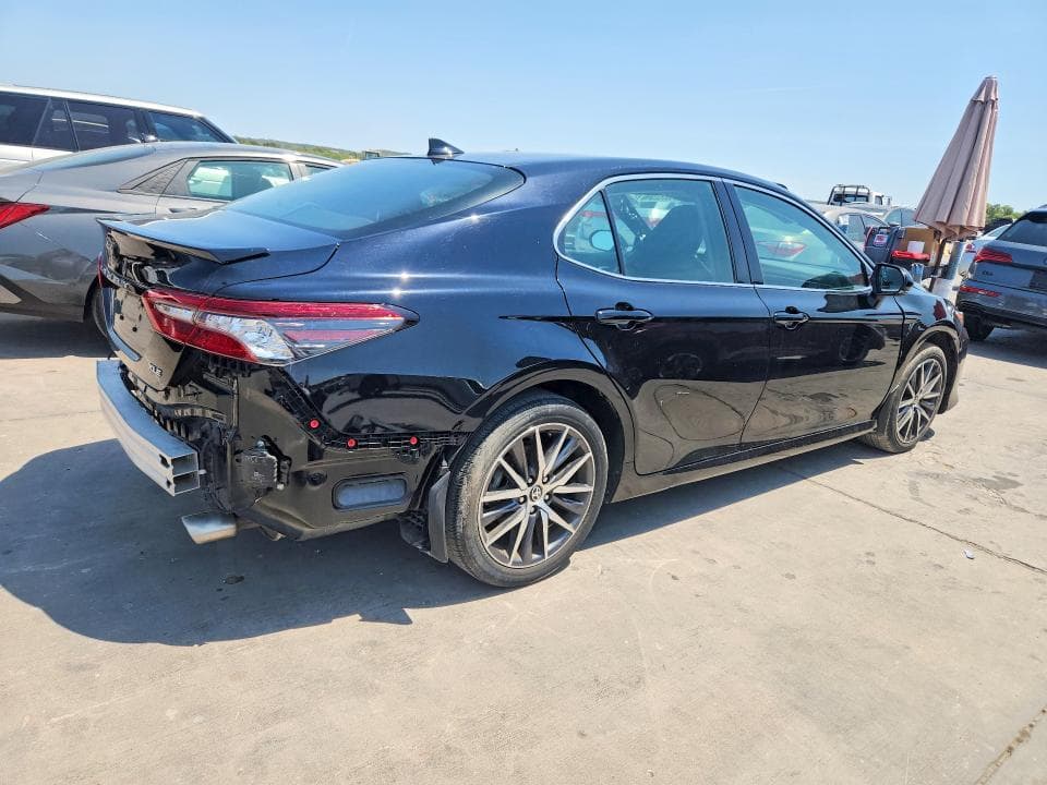2024 TOYOTA CAMRY XLE 3