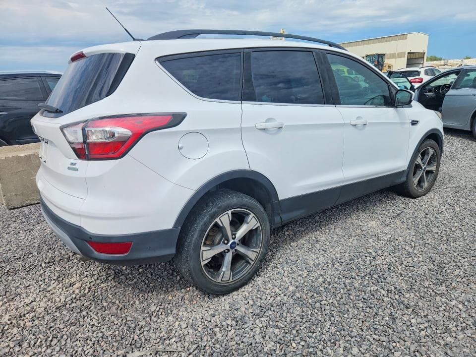 2017 FORD ESCAPE SE 3