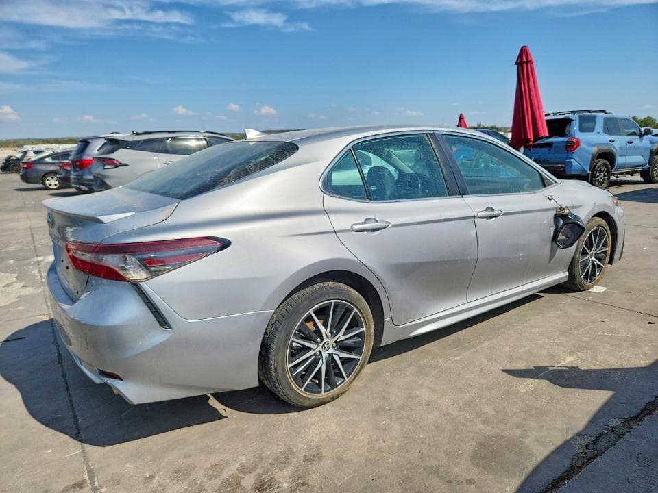 2022 TOYOTA CAMRY SE 3