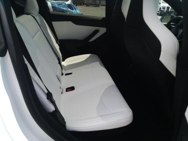 2026 TESLA MODEL Y 10