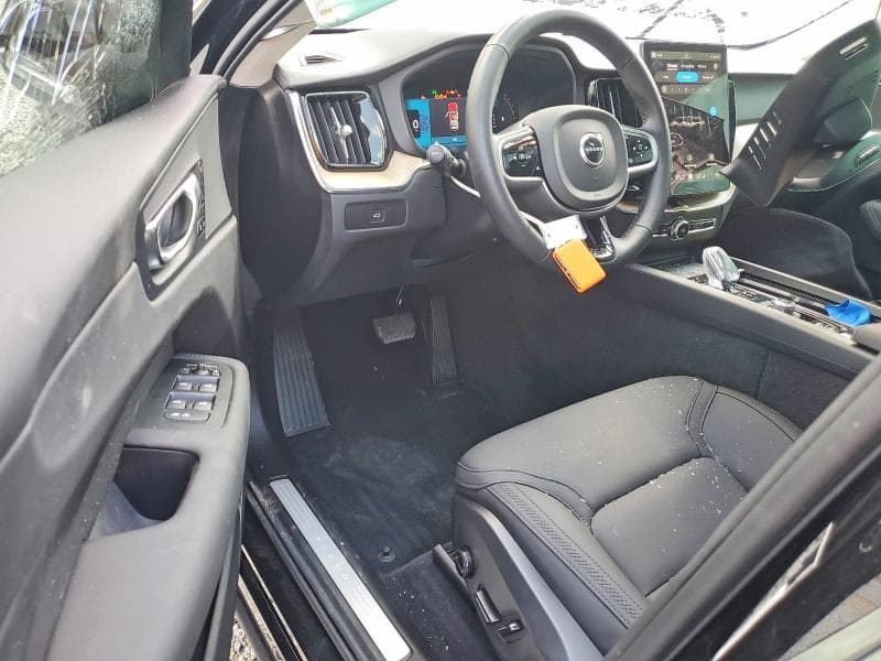 2026 VOLVO XC60 PLUS 8