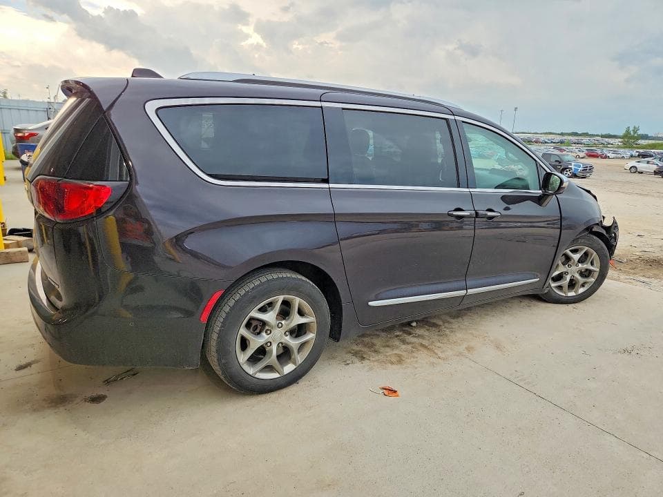 2019 CHRYSLER PACIFICA LIMITED 3