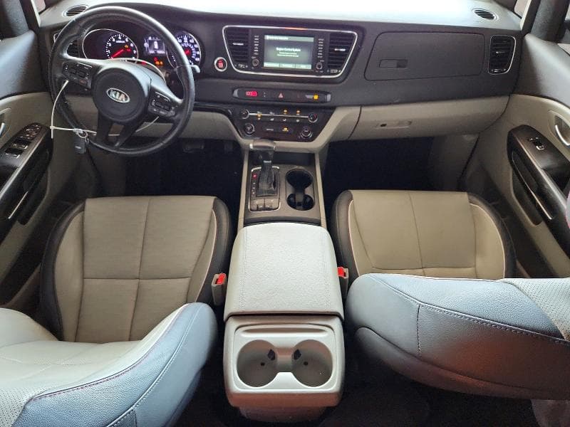 2017 KIA SEDONA LX 8