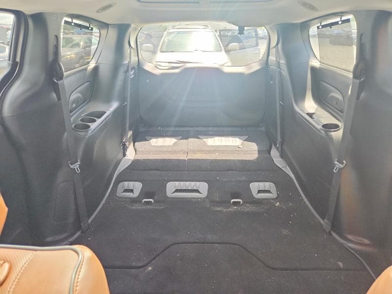 2017 CHRYSLER PACIFICA LIMITED 10