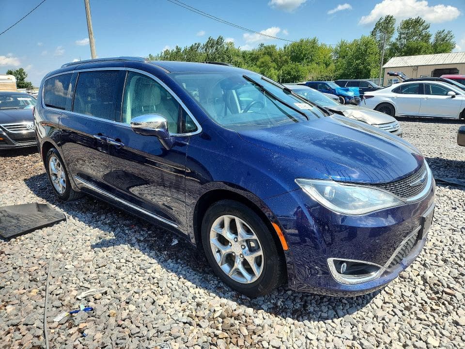 2019 CHRYSLER PACIFICA LIMITED 4