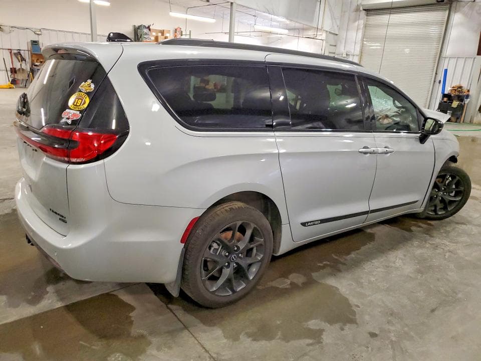 2026 CHRYSLER PACIFICA LIMITED 3