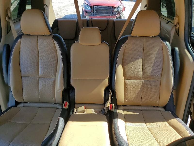 2017 KIA SEDONA LX 10