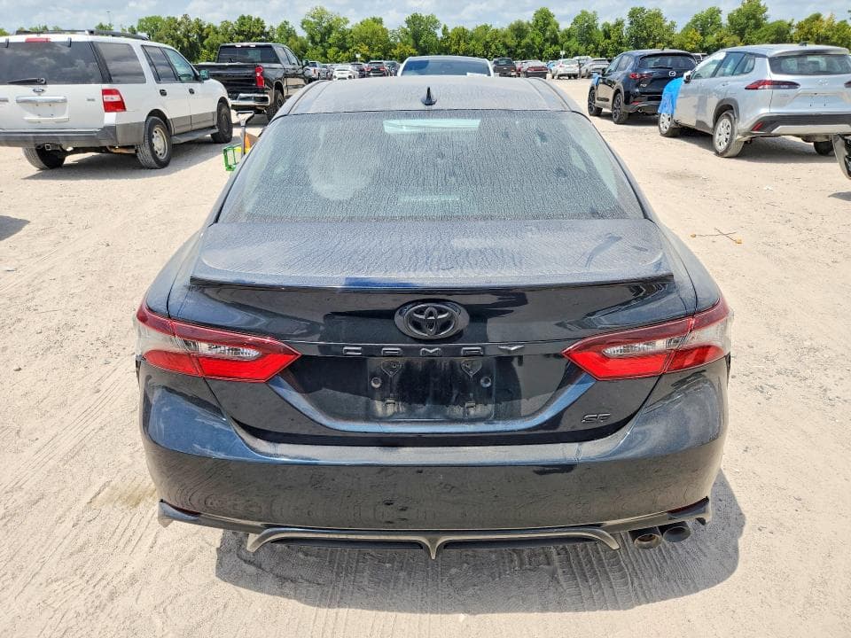 2021 TOYOTA CAMRY SE 6
