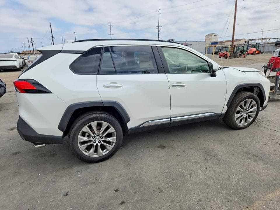 2019 TOYOTA RAV4 LIMITED 3