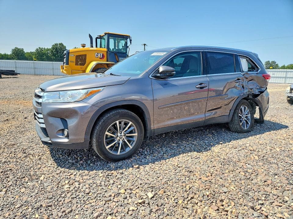 2019 TOYOTA HIGHLANDER XLE - 1