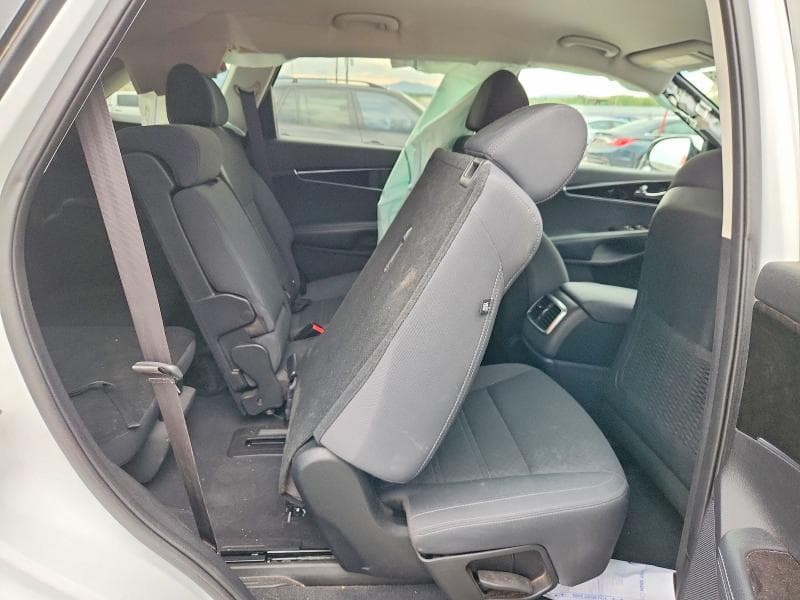 2018 KIA SORENTO LX V6 11