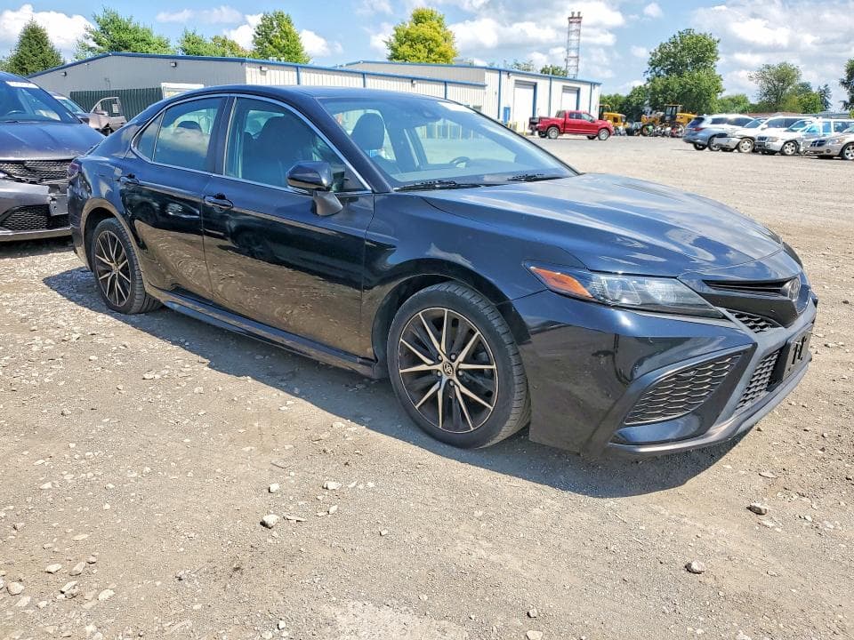 2021 TOYOTA CAMRY SE 4
