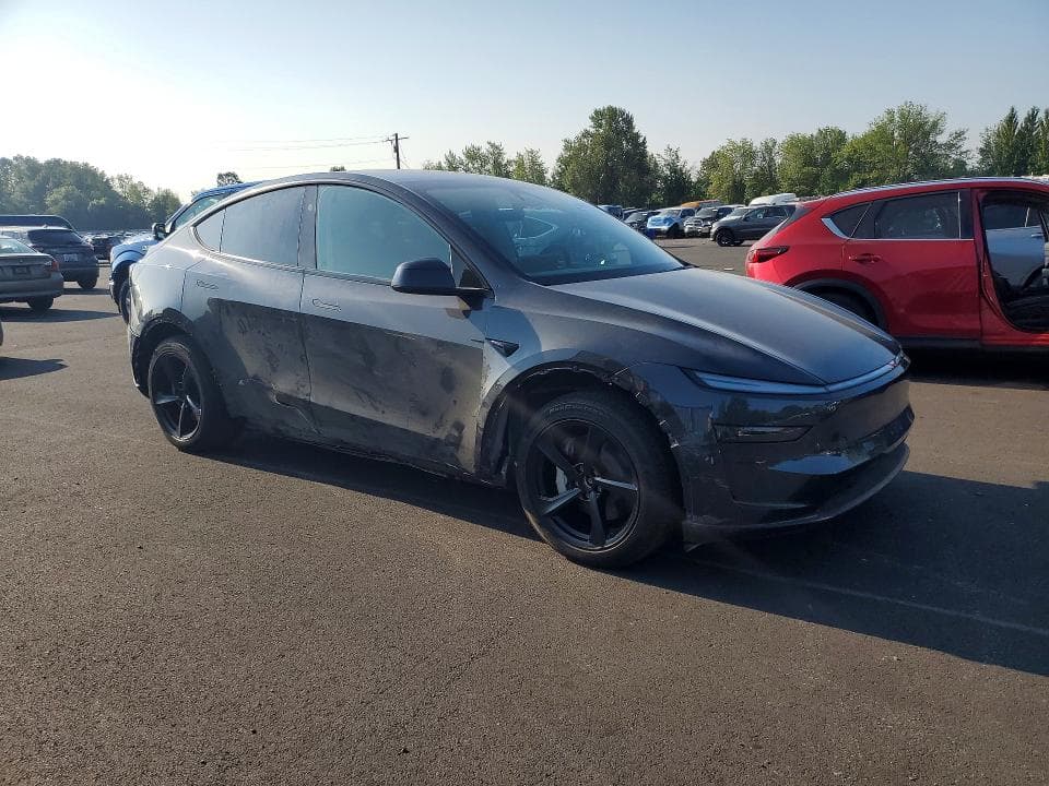 2026 TESLA MODEL Y 4
