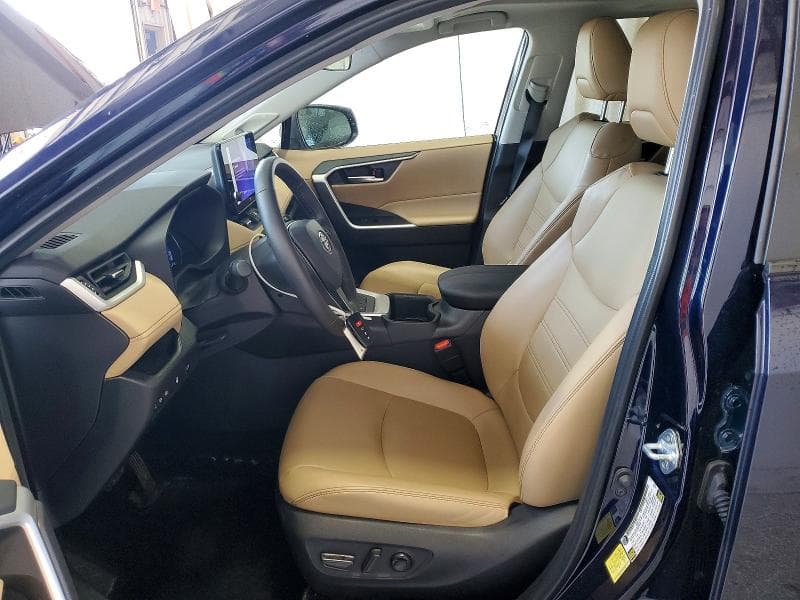 2025 TOYOTA RAV4 XLE PREMIUM 7