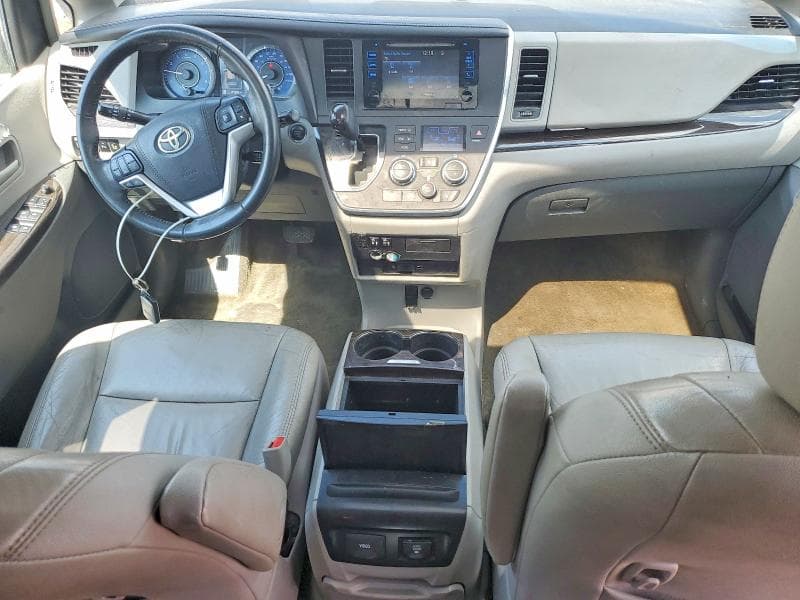 2017 TOYOTA SIENNA XLE PREMIUM 8-PASSENGER 8