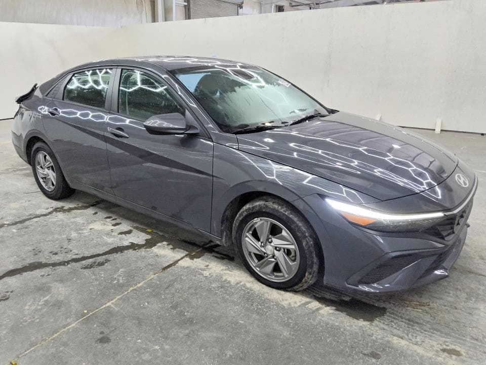 2024 HYUNDAI ELANTRA SE 4