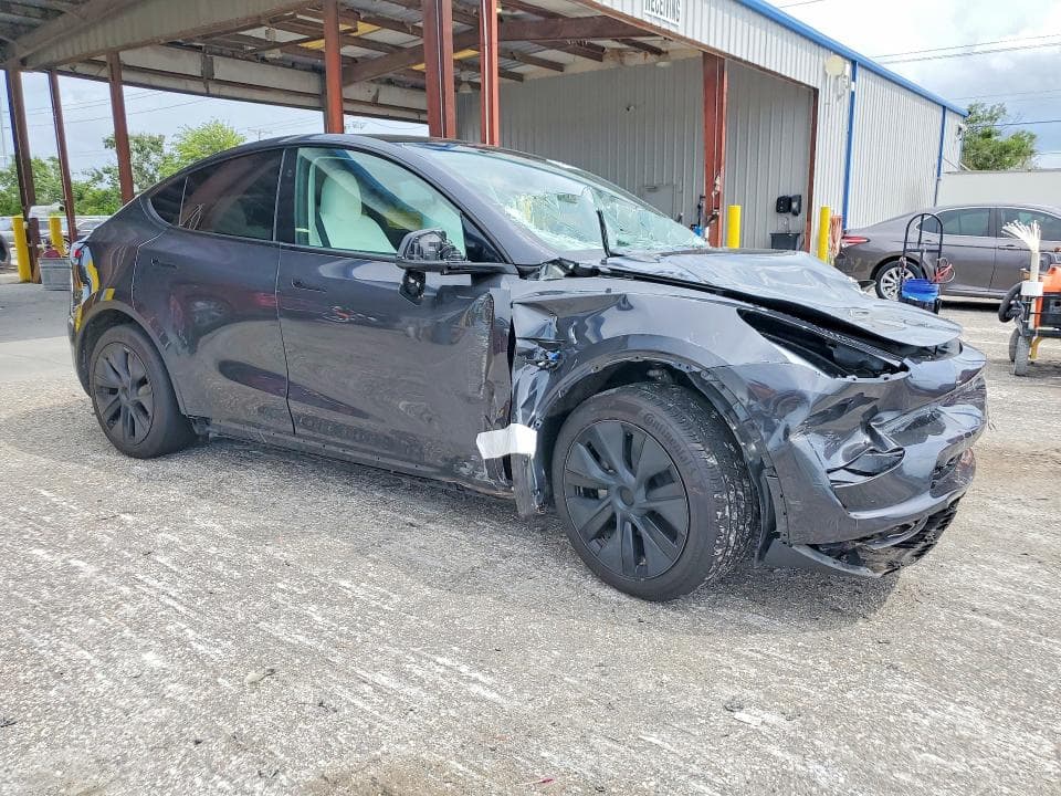 2024 TESLA MODEL Y 4