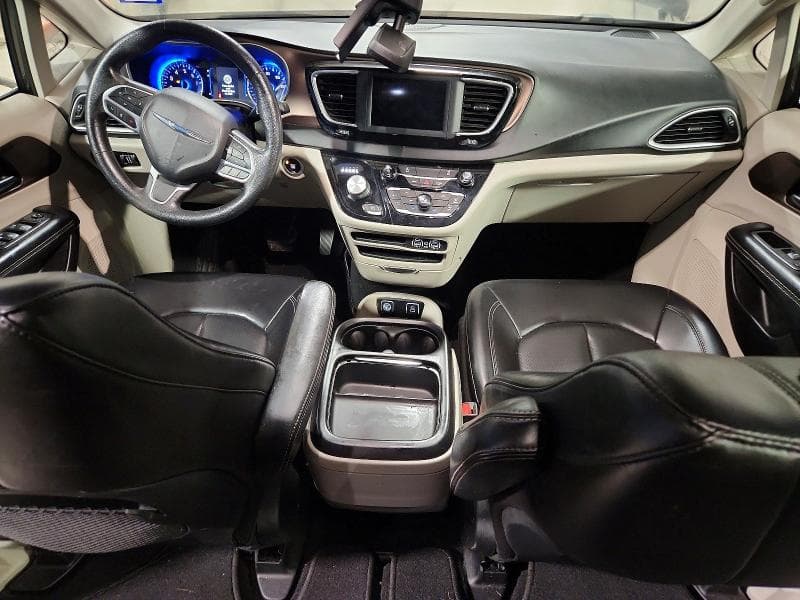 2021 CHRYSLER VOYAGER LXI 8