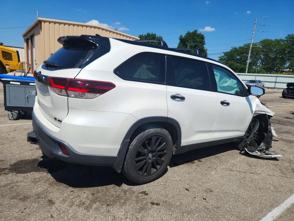 2019 TOYOTA HIGHLANDER SE 3