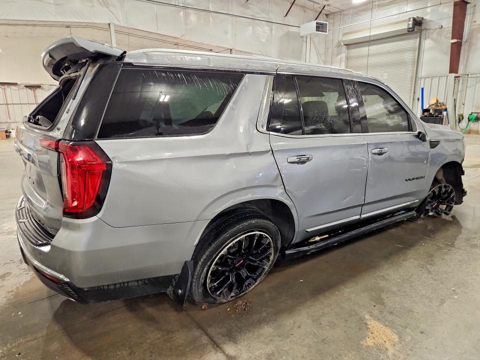 2023 GMC YUKON SLT 3