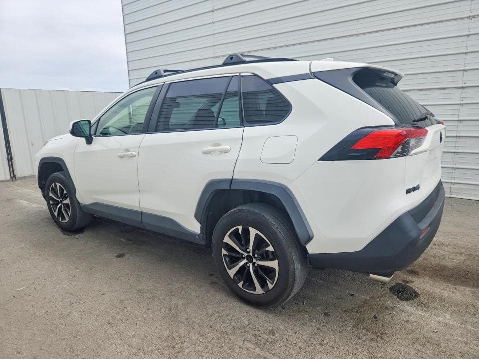 2019 TOYOTA RAV4 XLE 2
