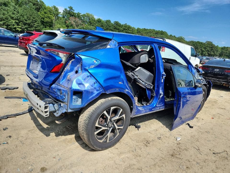 2020 TOYOTA C-HR XLE 3