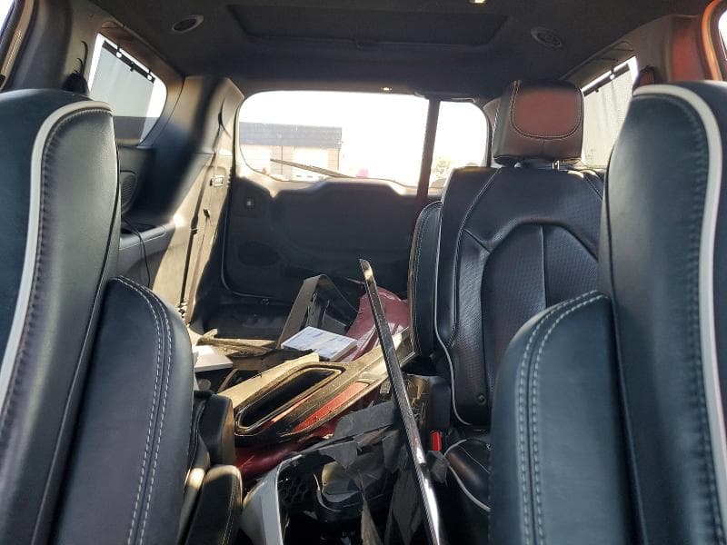 2019 CHRYSLER PACIFICA LIMITED 10