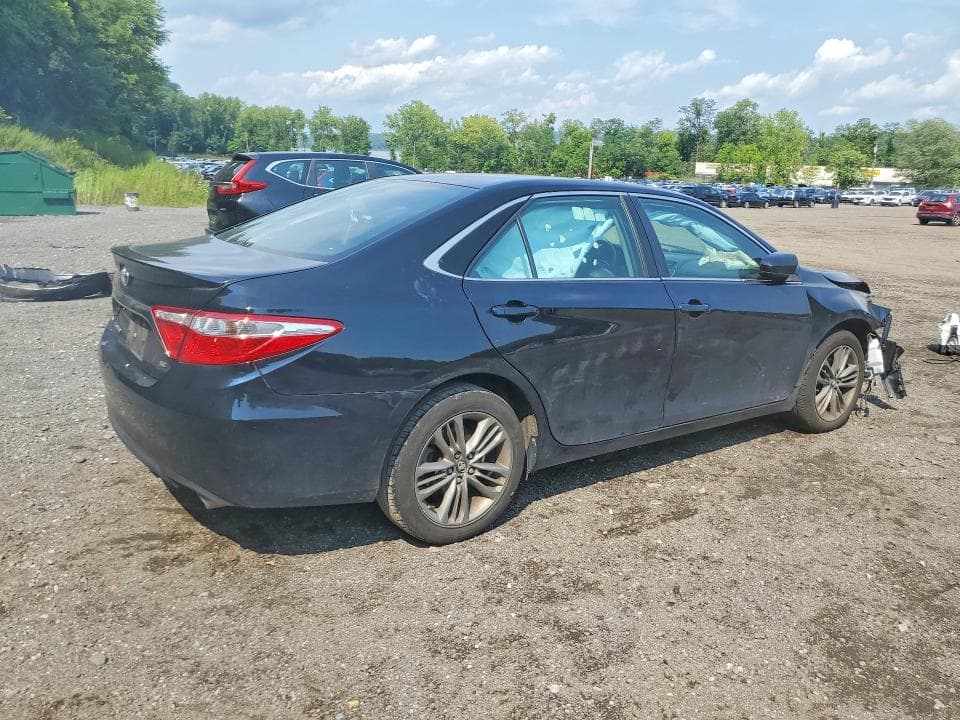 2017 TOYOTA CAMRY SE 3